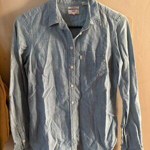 Levi's women's S slim fit denim button down